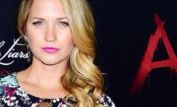 Vanessa Ray