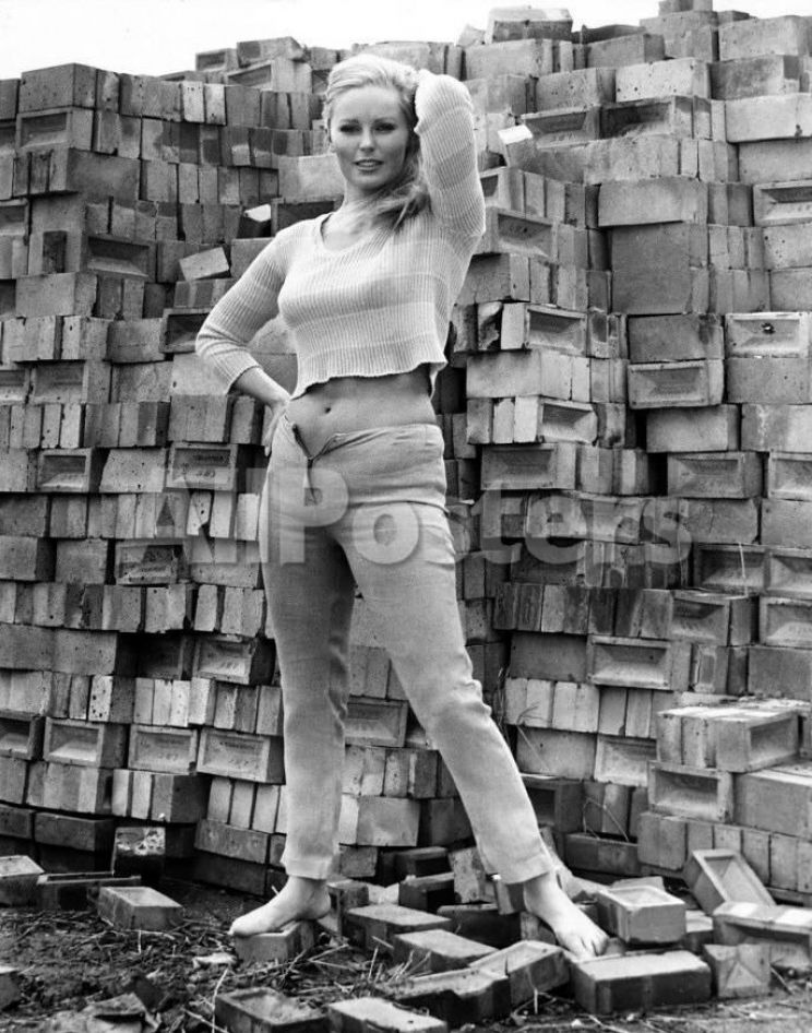 Veronica Carlson