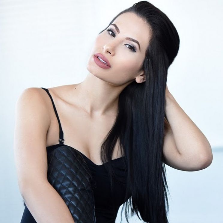Victoria Simone