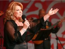 Vikki Carr