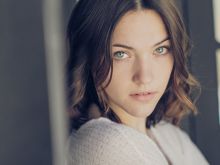 Violett Beane