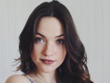 Violett Beane