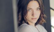 Violett Beane