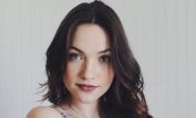 Violett Beane