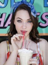 Violett Beane