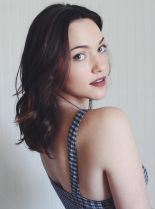 Violett Beane