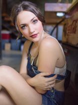 Violett Beane