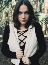 Violett Beane photo