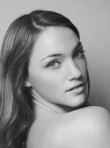 Violett Beane