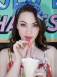 Violett Beane