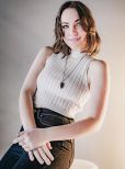 Violett Beane