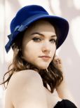 Violett Beane