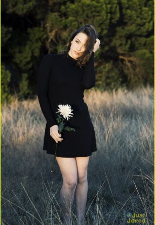 Violett Beane