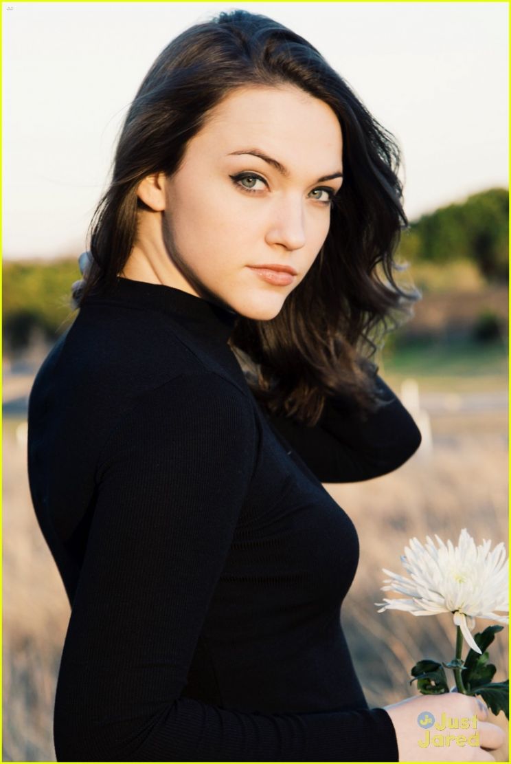 Violett Beane