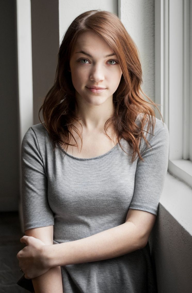 Violett Beane