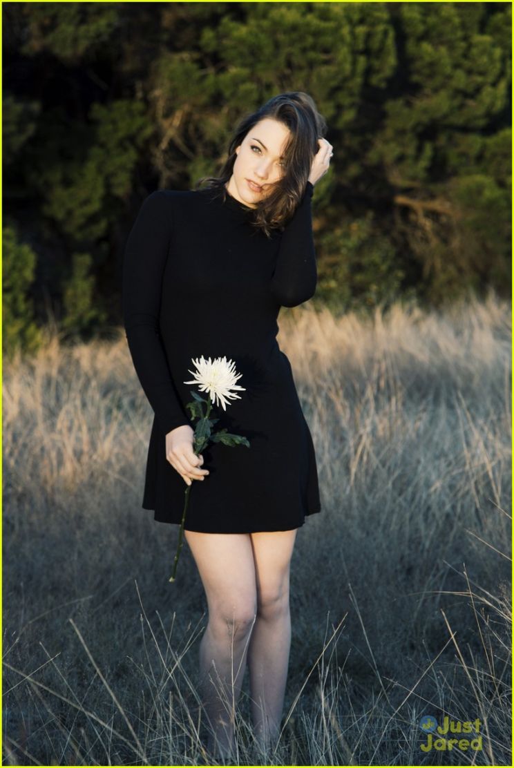 Violett Beane