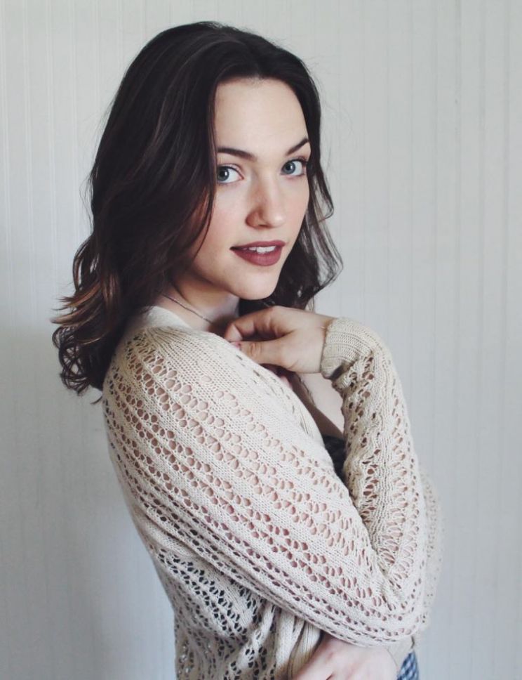 Violett Beane