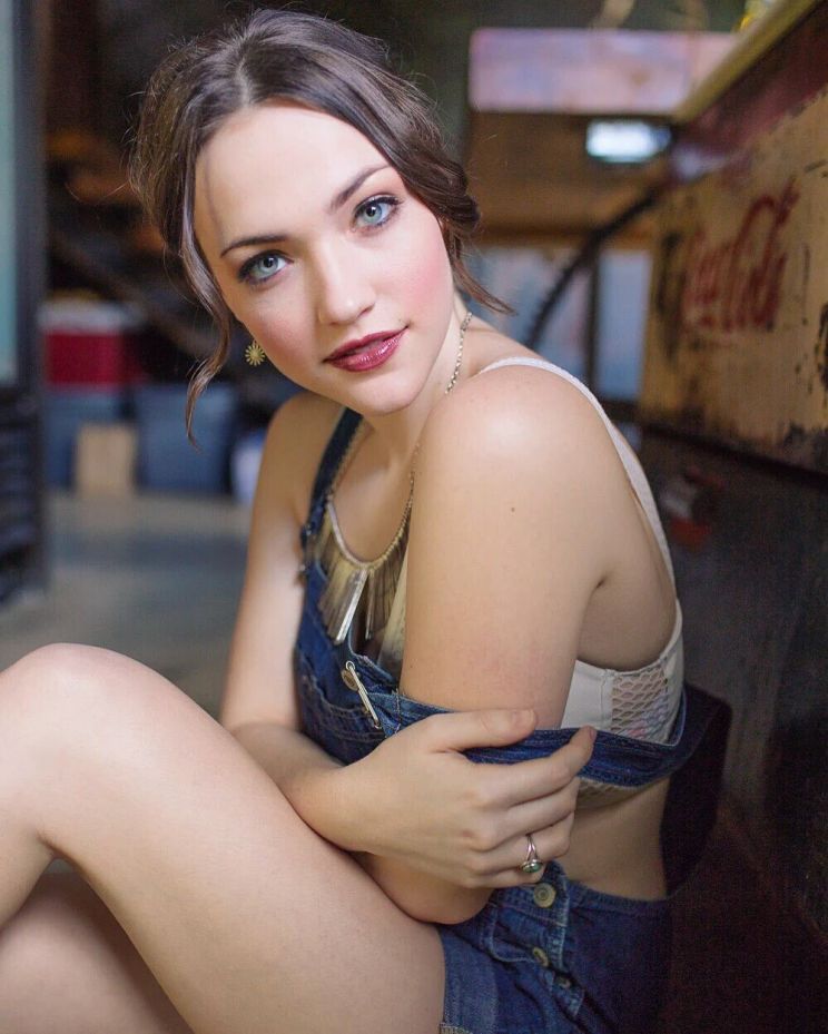 Violett Beane