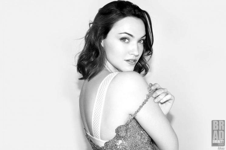 Violett Beane