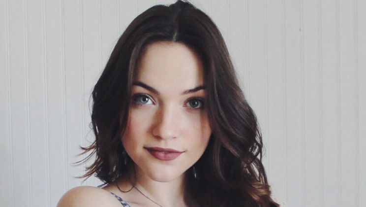 Violett Beane