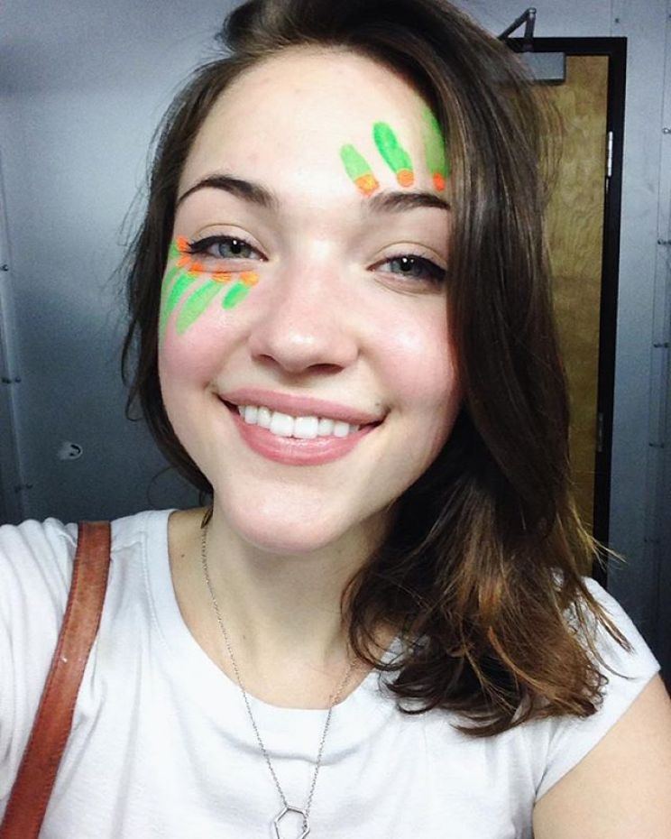 Violett Beane