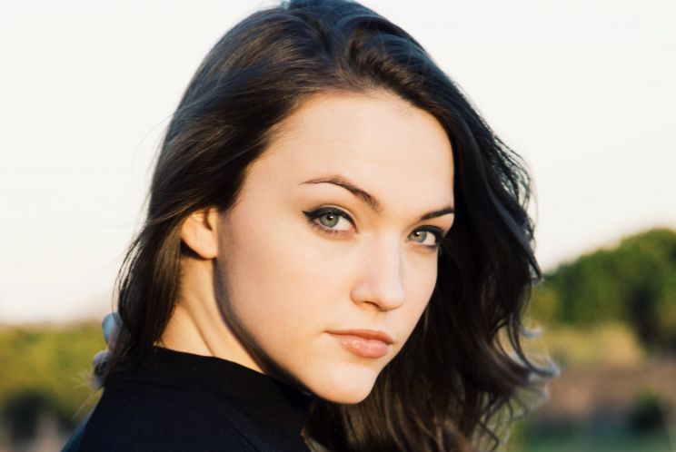 Violett Beane