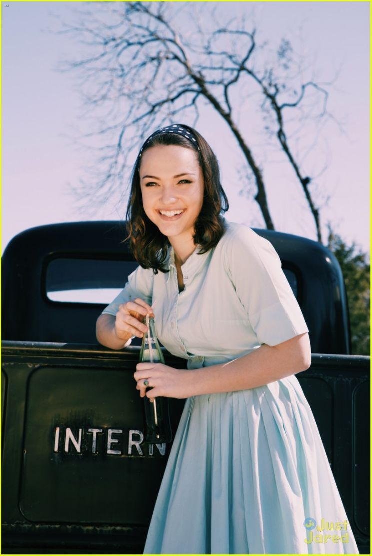 Violett Beane