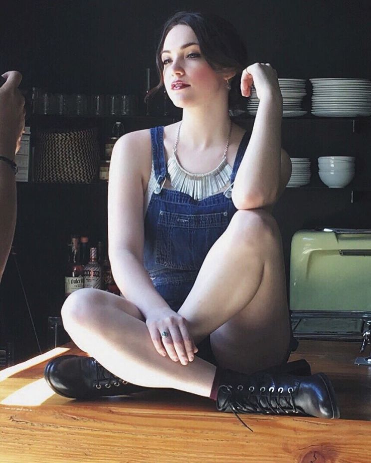 Violett Beane