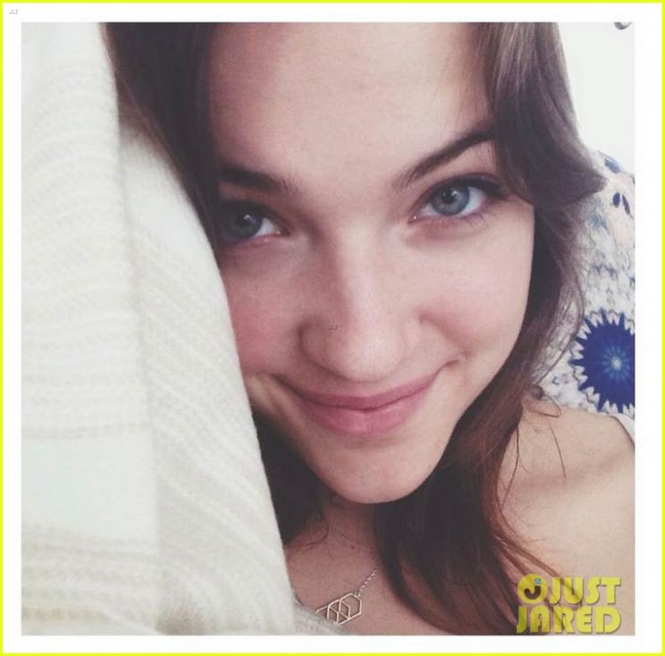Violett Beane