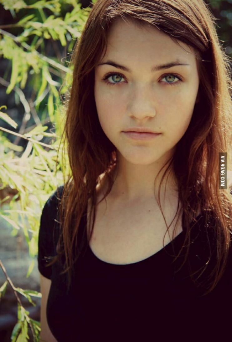Violett Beane