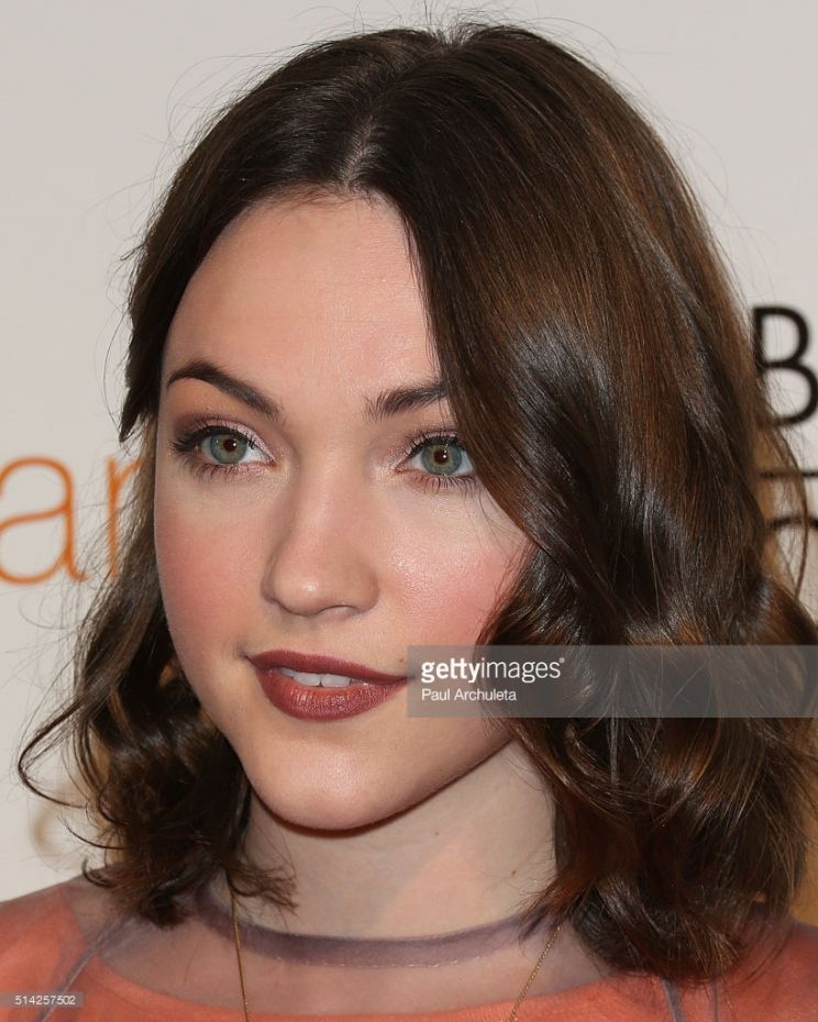 Violett Beane