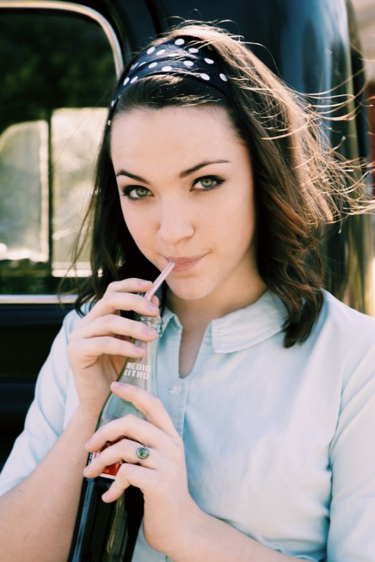 Violett Beane