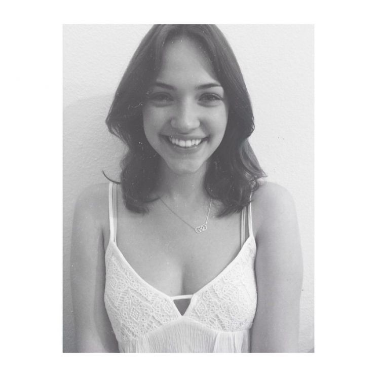 Violett Beane