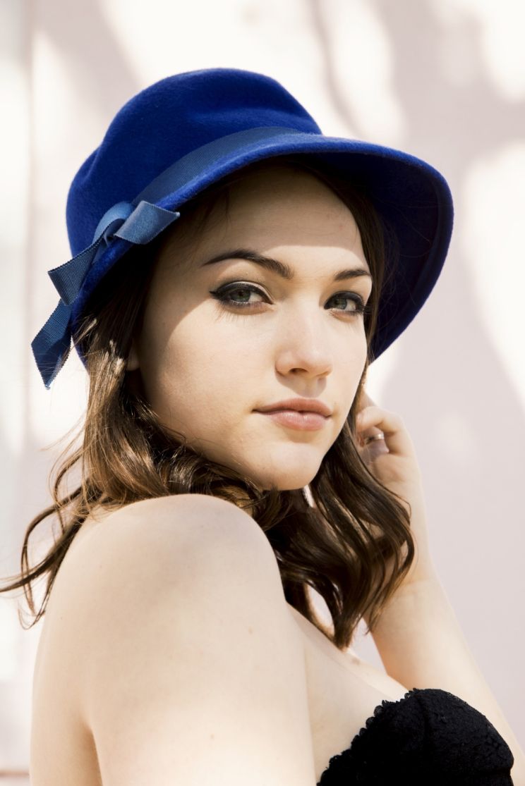 Violett Beane