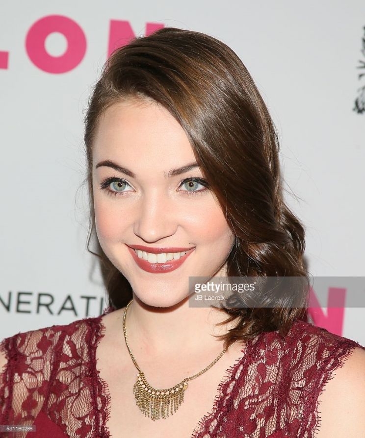 Violett Beane