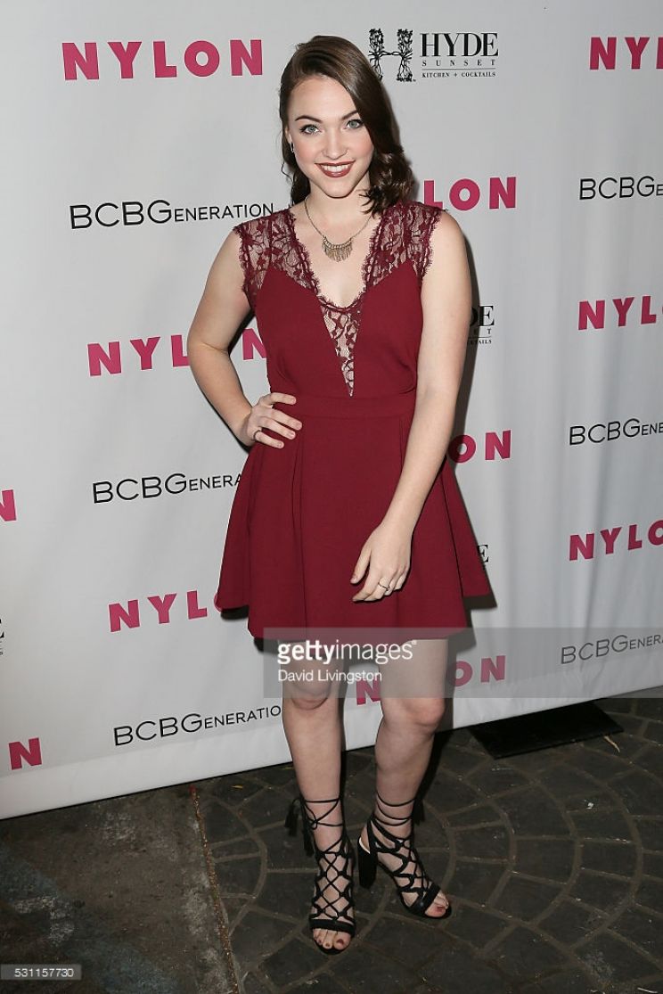 Violett Beane
