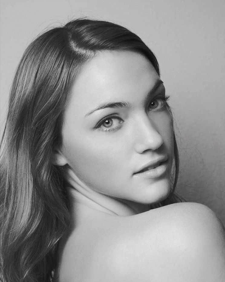 Violett Beane
