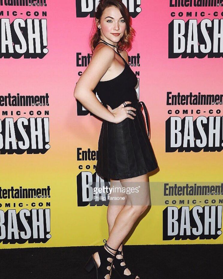 Violett Beane