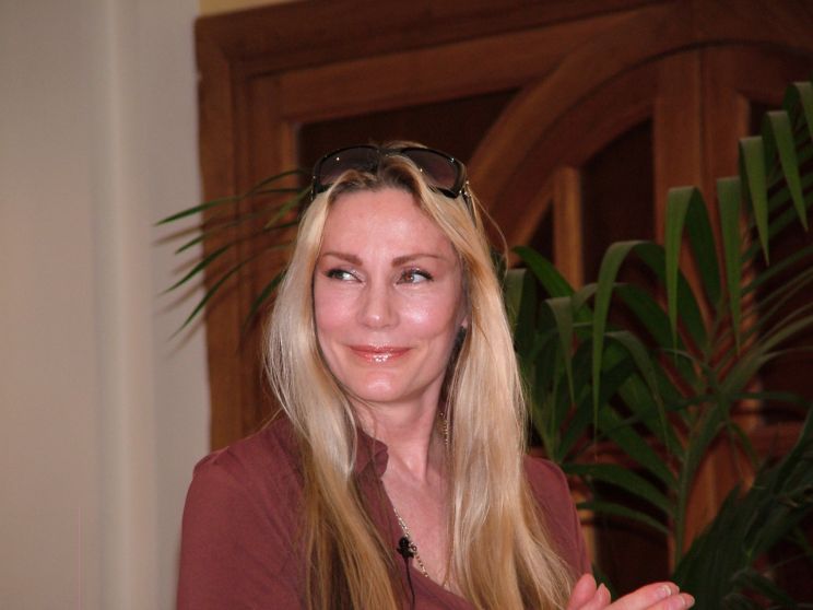 Virginia Hey