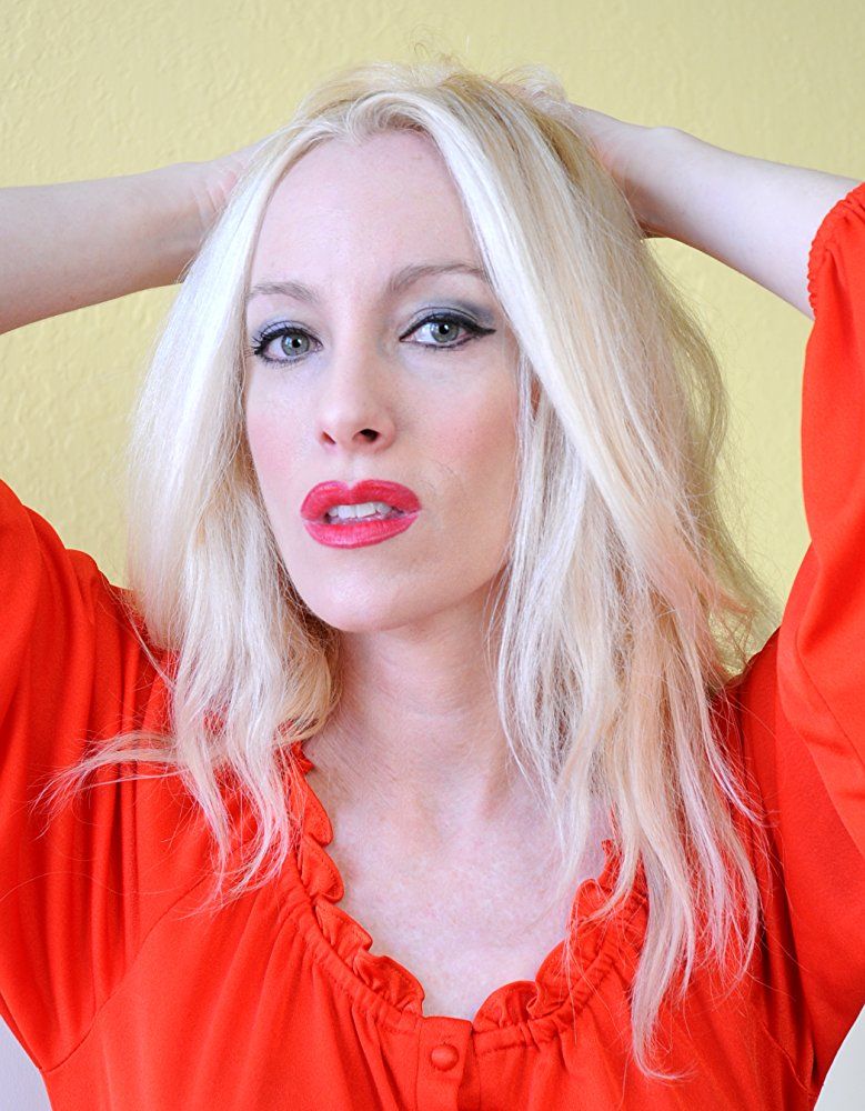 Vitta lovitta. Витта Куинн. Герцюк Витта. Kvinn биография. Coy blonde Quinn