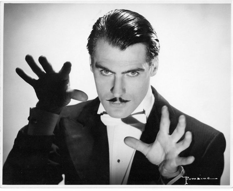 Warren Hull