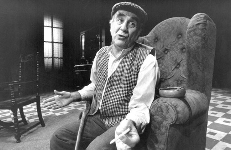 Warren Mitchell