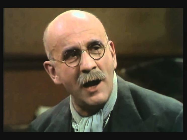 Warren Mitchell