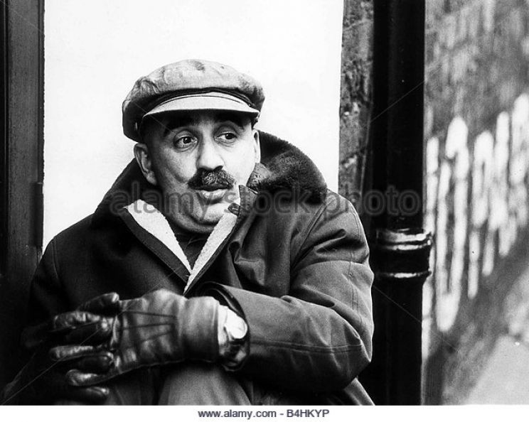 Warren Mitchell