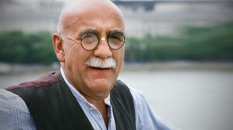 Warren Mitchell