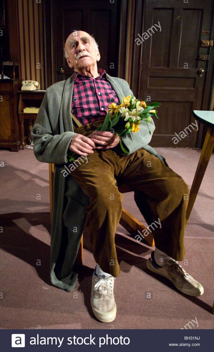 Warren Mitchell