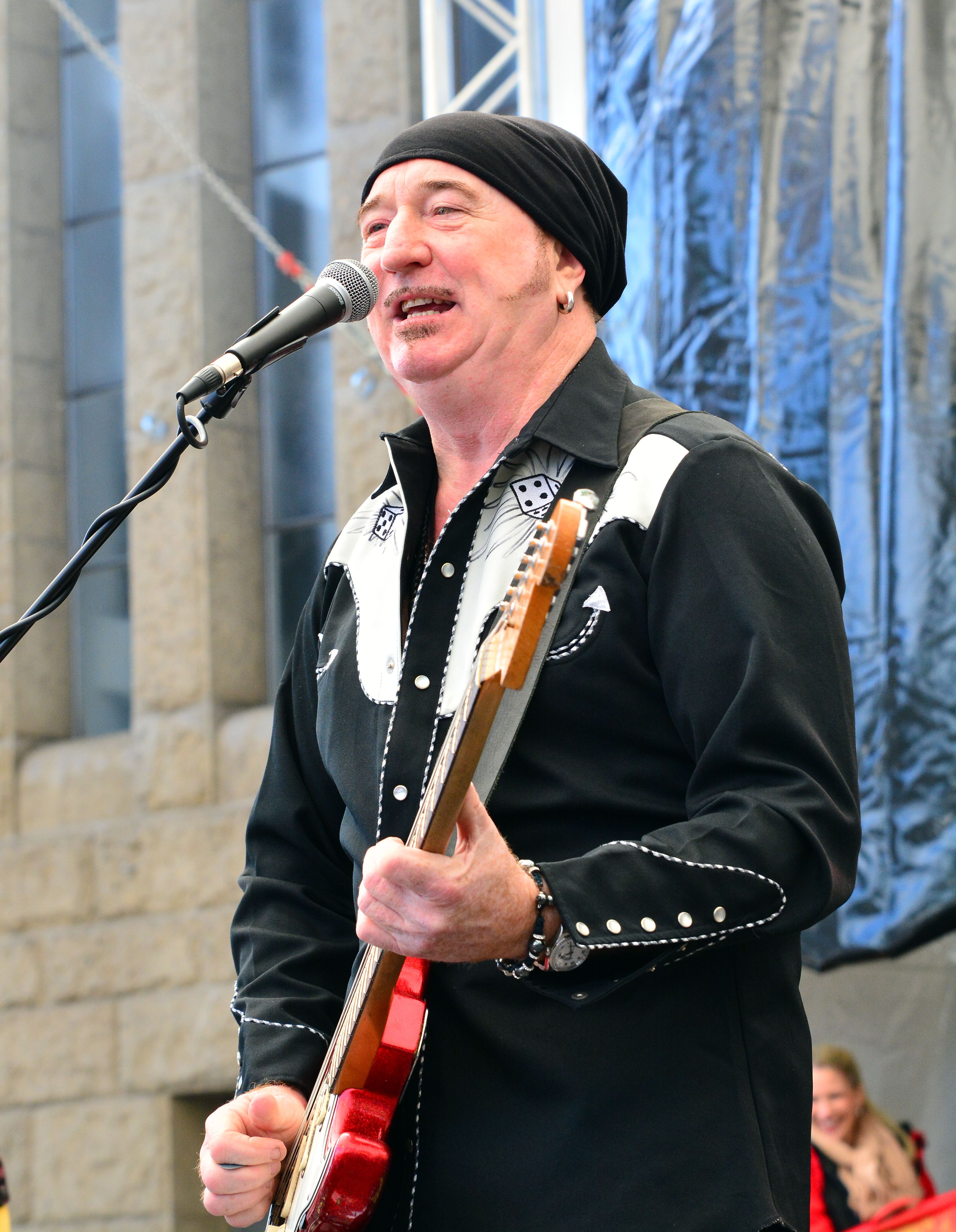 Pictures of Wayne Morris