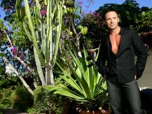 William deVry