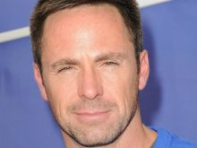 William deVry