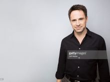 William deVry